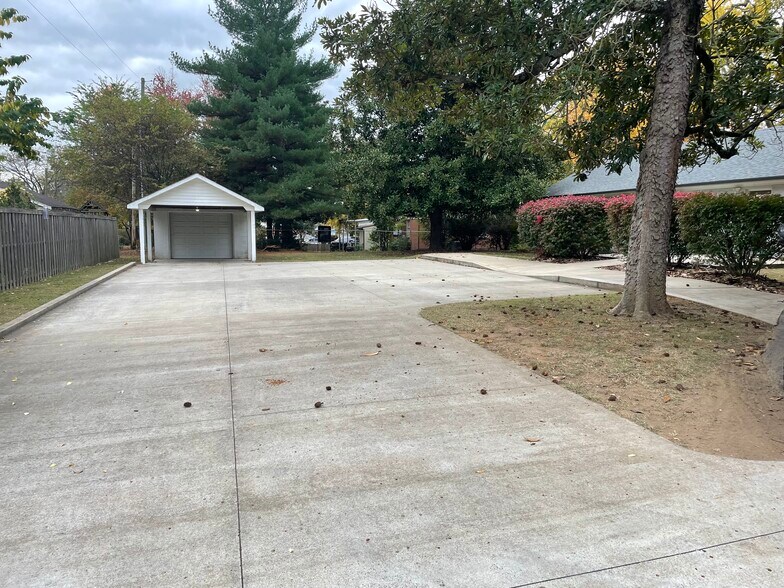 More Photos Of 1475 Columbia Ave, Franklin Office For Lease