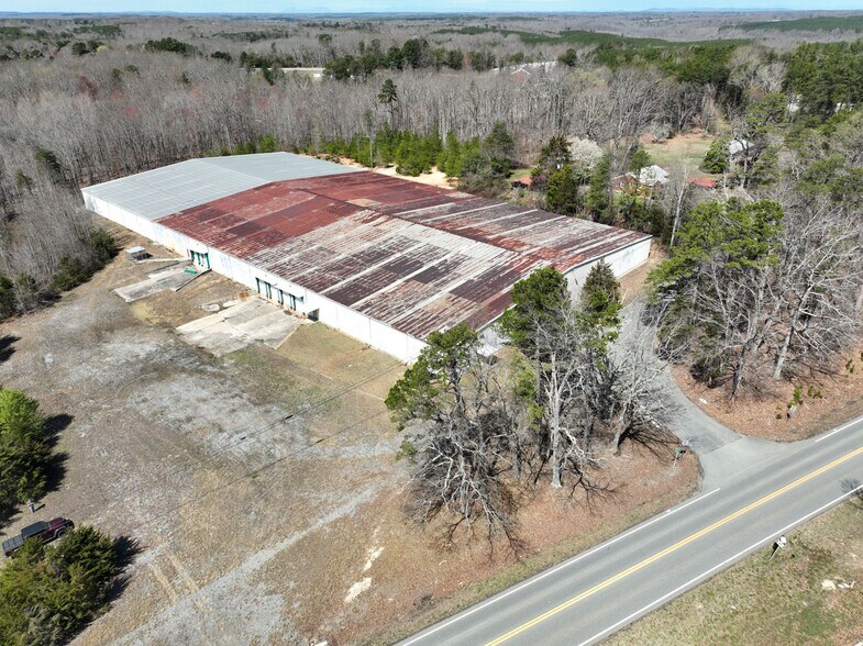 More Photos Of 1011 Drive in Rd, Nathalie Industrial For Sale