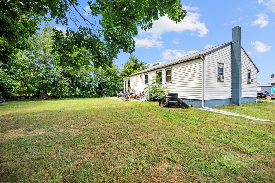 More Photos Of 2516-2518 N Dupont Pky, Middletown Freestanding For Sale