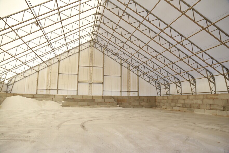 More Photos Of 255 S Plant St, Morgantown Distribution For Lease