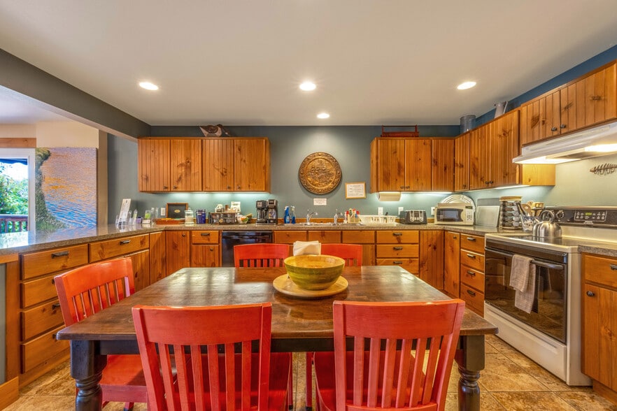 More Photos Of 210 Hartman Ave, Maupin Hotel For Sale