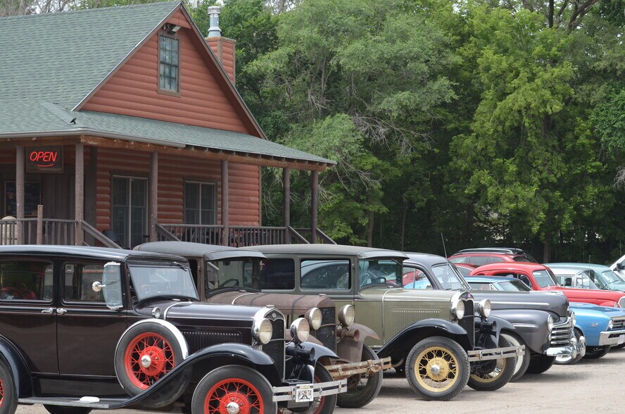 More Photos Of 1499 N Meridian Rd, Peck Restaurant For Sale