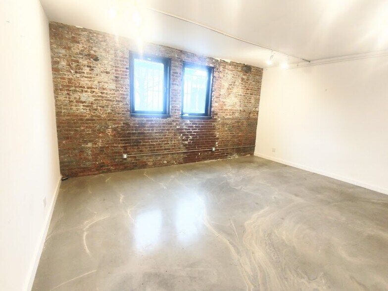 More Photos Of 1-11 Gem St, Brooklyn Office For Lease