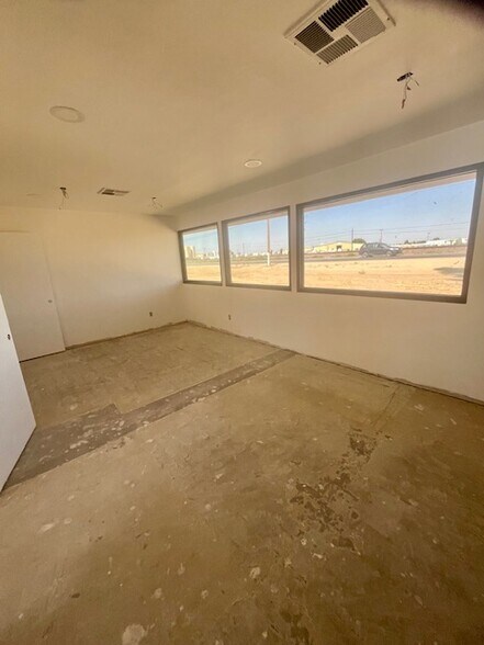 More Photos Of 1270 E Riverside St, Shafter Service For Sale