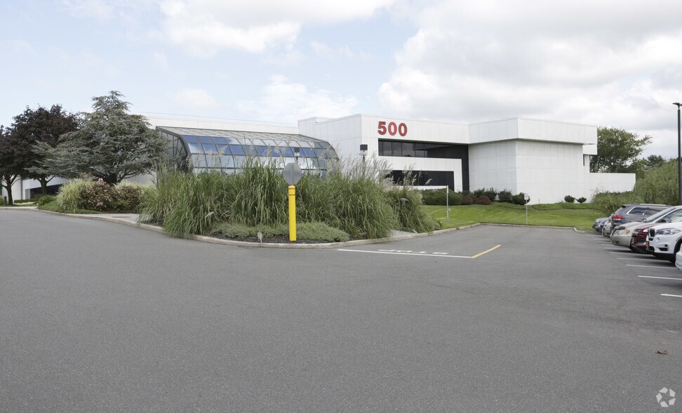 More Photos Of 500 N Broadway, Jericho Office For Lease