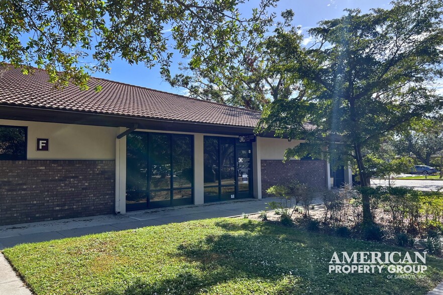 More Photos Of 3920 Bee Ridge Rd, Sarasota Medical For Sale