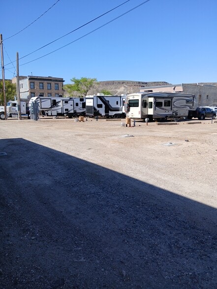 More Photos Of 412 N Columbia St, Goldfield Manufactured Housing Mobile Home Park For Sale