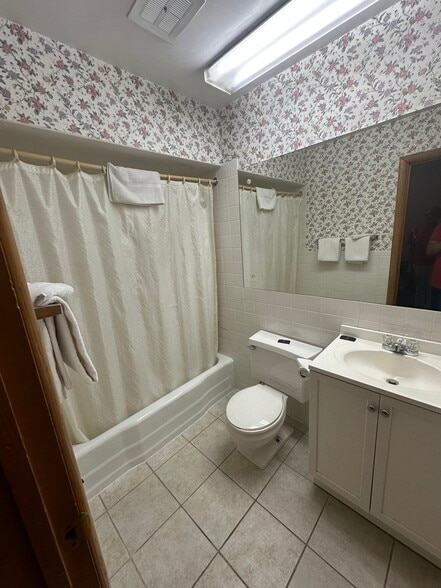 More Photos Of 6405 Glenn Hwy, Cambridge Hotel For Sale