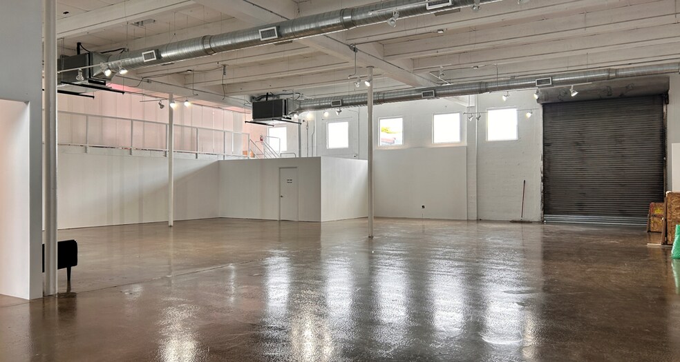 More Photos Of 297 NE 67th St, Miami Warehouse For Lease