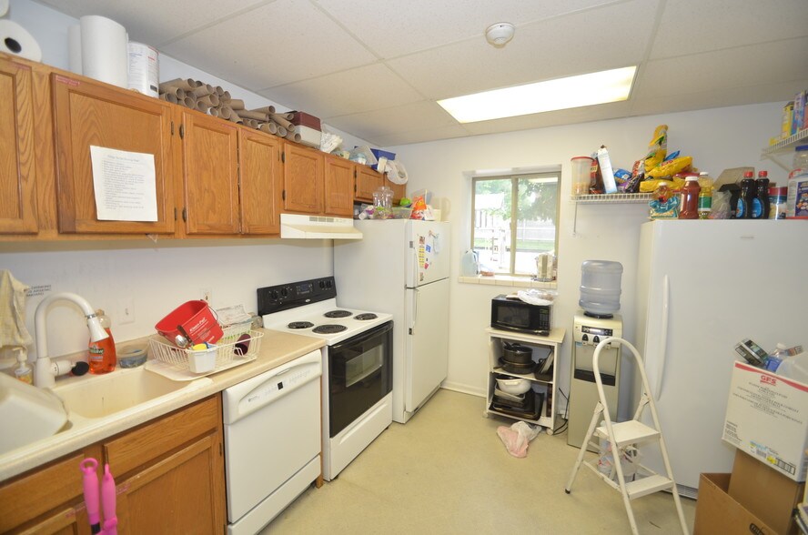 More Photos Of 3620 N Duck Lake Rd, Highland Freestanding For Sale