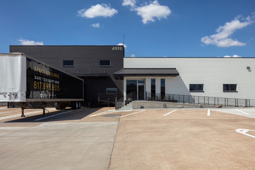 More Photos Of 4919 Woodall St, Dallas Warehouse For Sale
