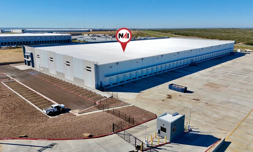 More Photos Of 19926 Kraus Lp, Laredo Distribution For Sale