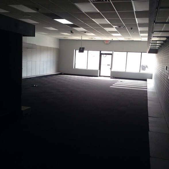 More Photos Of 396 Schilling Dr S, Dundas Storefront For Lease