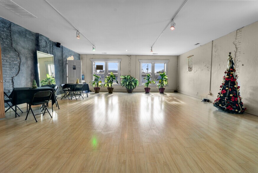 More Photos Of 14 W Main St, Carmel Storefront Retail Office For Sale