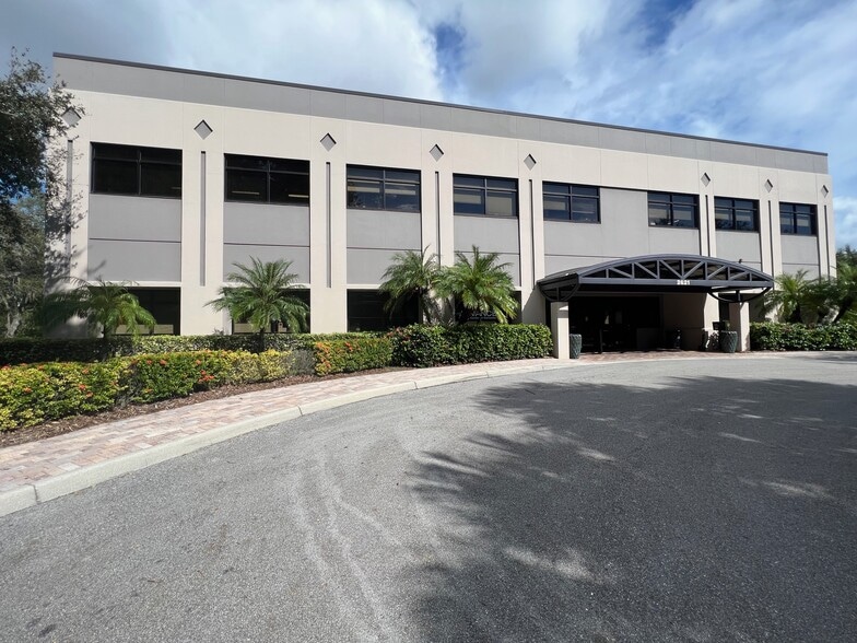 Primary Photo Of 2621 Cattlemen Rd, Sarasota Office For Lease