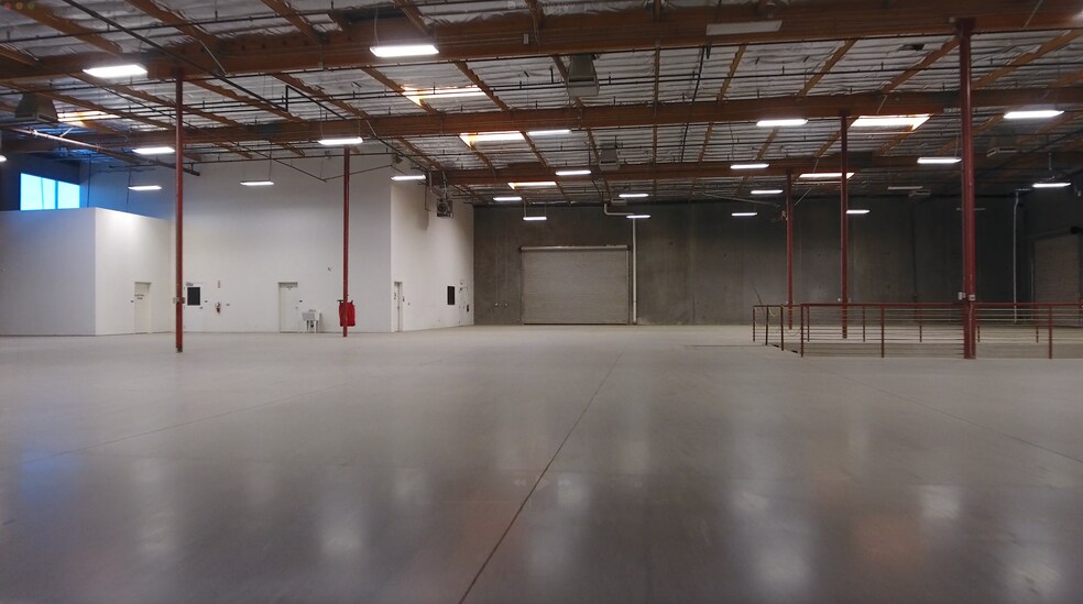More Photos Of 200 E Avenue K-8, Lancaster Warehouse For Lease
