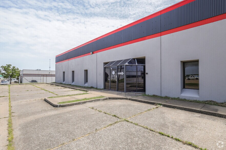 More Photos Of 5555-5563 S 104th East Ave, Tulsa Manufacturing For Sale