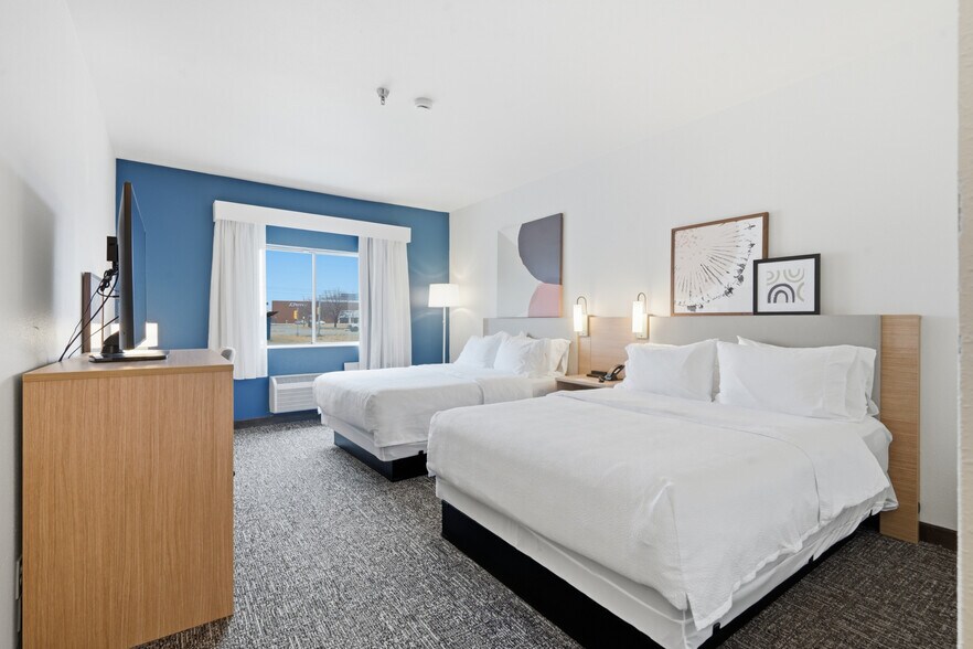 More Photos Of 2705 48th Ave, Moline Hotel For Sale