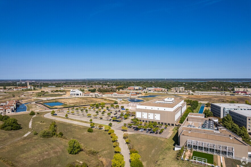 More Photos Of 1500 Solana Blvd, Westlake Unknown For Lease