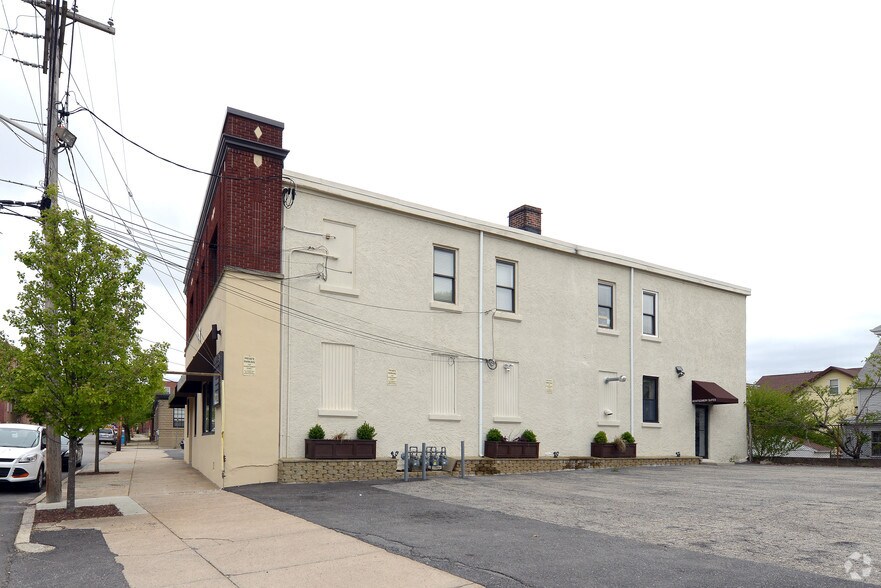 More Photos Of 69 Montgomery St, Pawtucket Office Residential For Sale