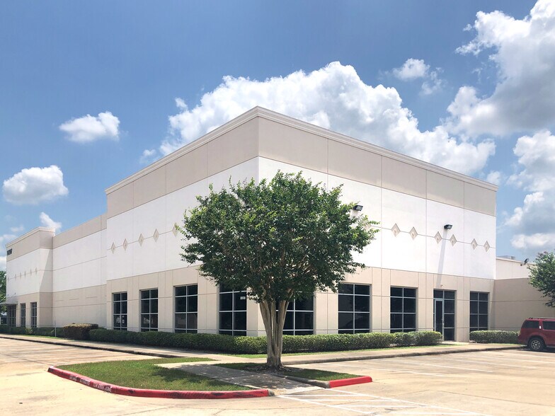 More Photos Of 10207 S Sam Houston Pky W, Houston Unknown For Lease