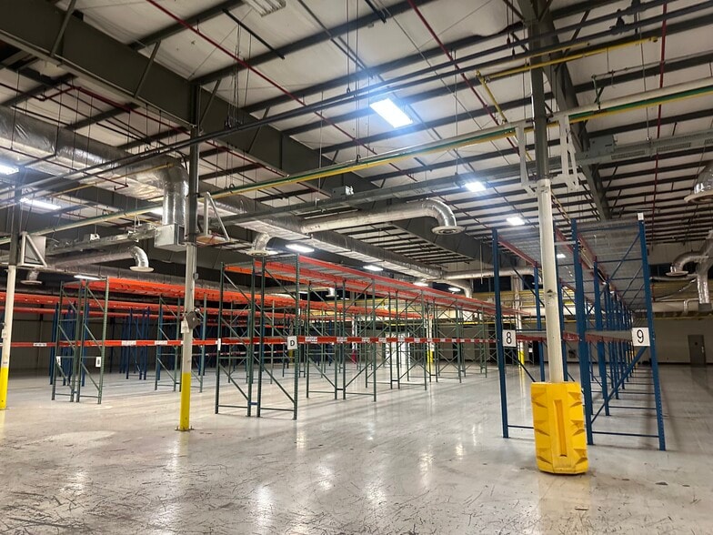 More Photos Of 301 Robey St, Franklin Warehouse For Lease