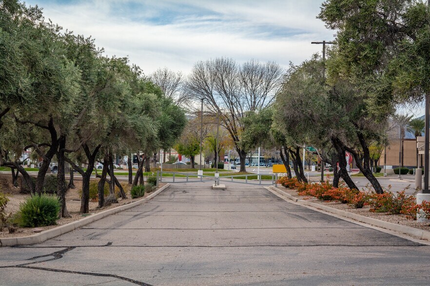 More Photos Of 1444 W Auto Dr, Tempe Office For Lease