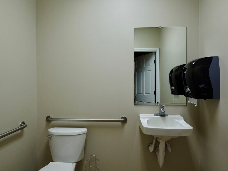 More Photos Of 2151 Eatonton Rd, Madison Office Residential For Lease