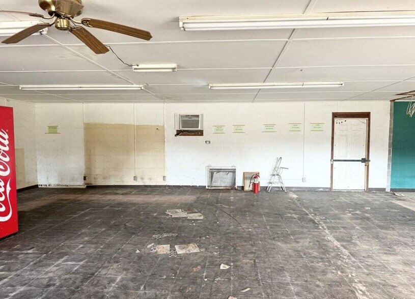 More Photos Of 15841 Bobby Long Rd, Duncanville Convenience Store For Sale