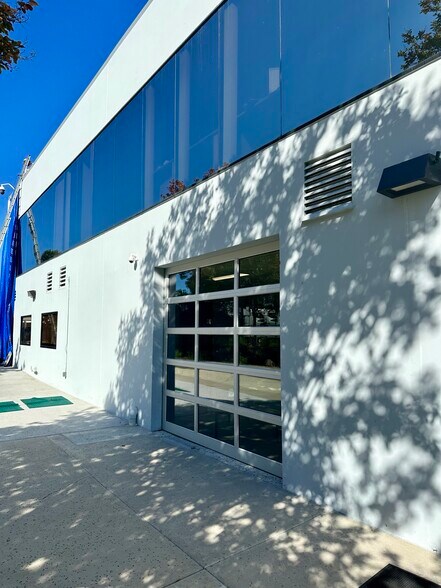 More Photos Of 9955 Mesa Rim Rd, San Diego Light Manufacturing For Lease