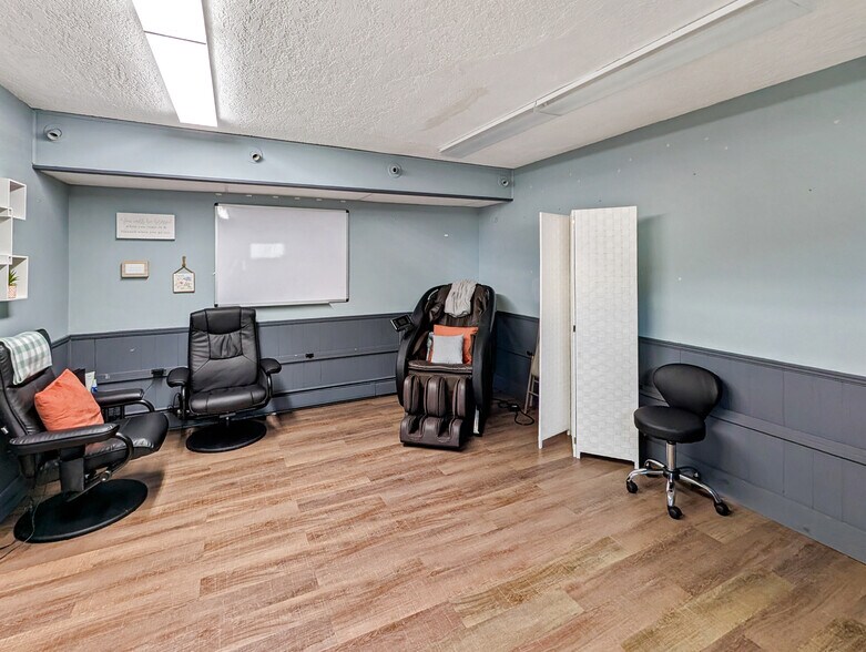 More Photos Of 57 N Plank St, Rossville Office For Sale