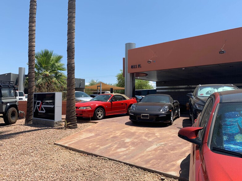 More Photos Of 811 N Scottsdale Rd, Scottsdale Auto Dealership For Lease