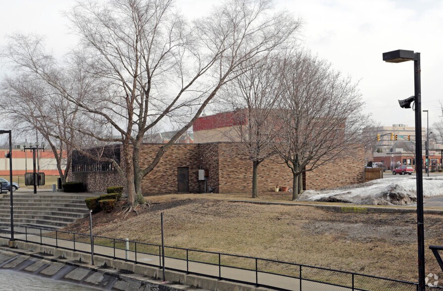 More Photos Of 430 E Lasalle Ave, South Bend Medical For Lease