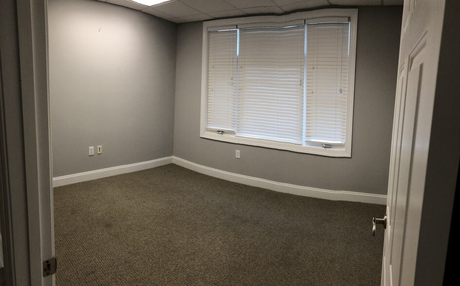 More Photos Of 5003 Southpark Dr, Durham Medical For Sale