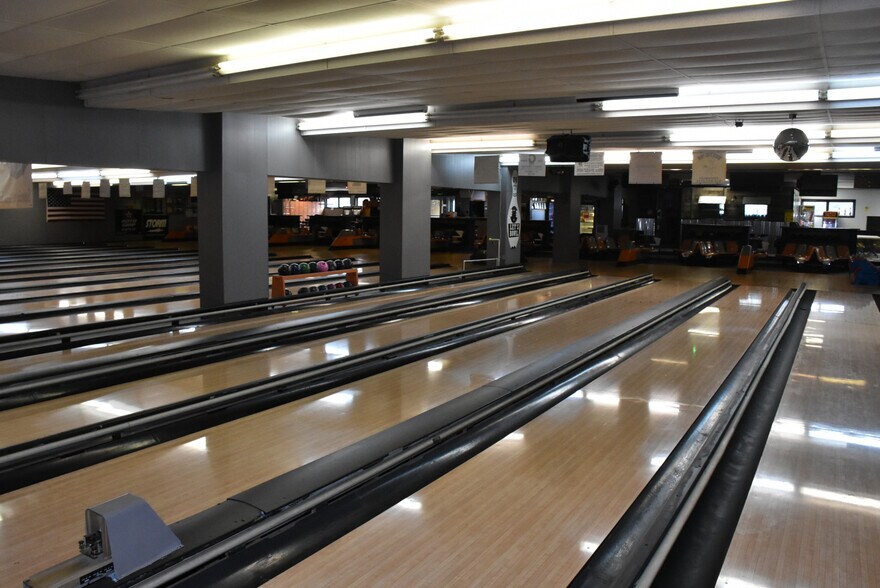 More Photos Of 11712 Hydetown Rd, Titusville Bowling Alley For Sale