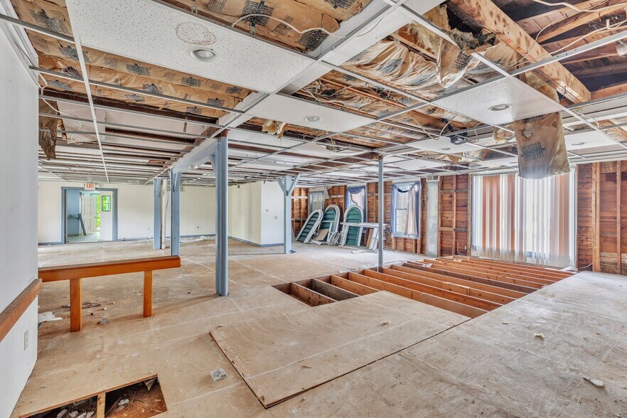 More Photos Of 297 Main St, Monson Storefront Retail Residential For Sale