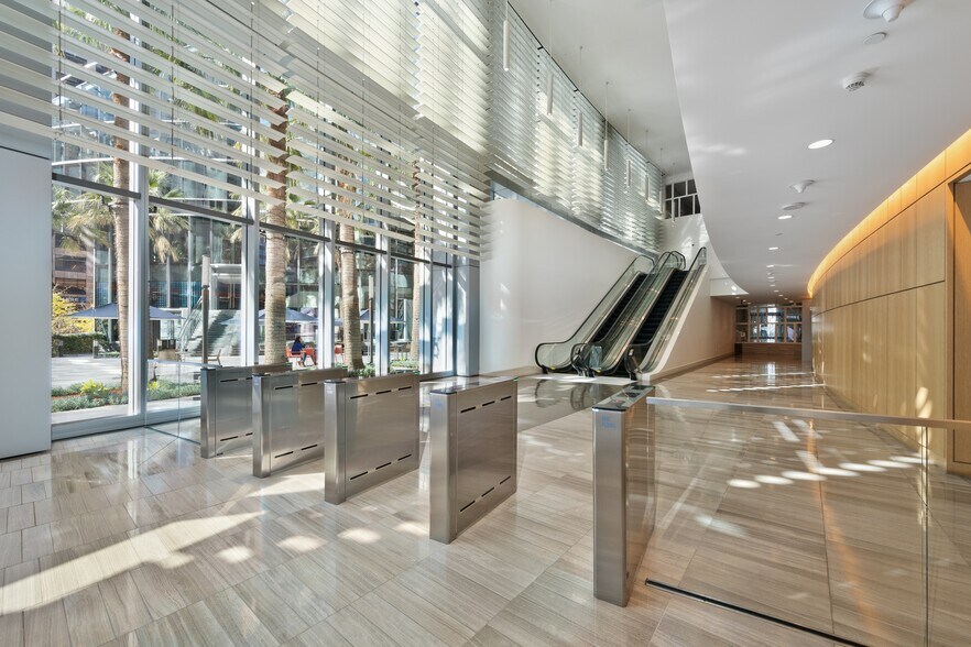 More Photos Of 900 Wilshire Blvd, Los Angeles Office For Lease