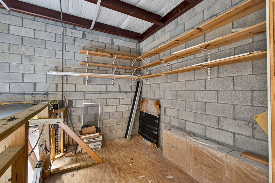 More Photos Of 3097-3117 SE Gran Park Way, Stuart Light Manufacturing For Sale