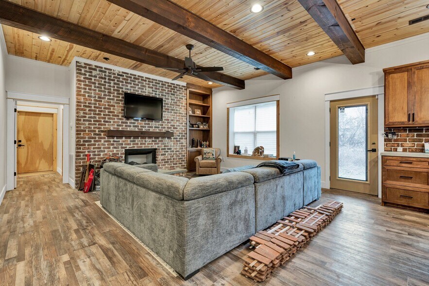 More Photos Of 1050 Whisperwood Trl NE, Cleveland Light Distribution For Sale