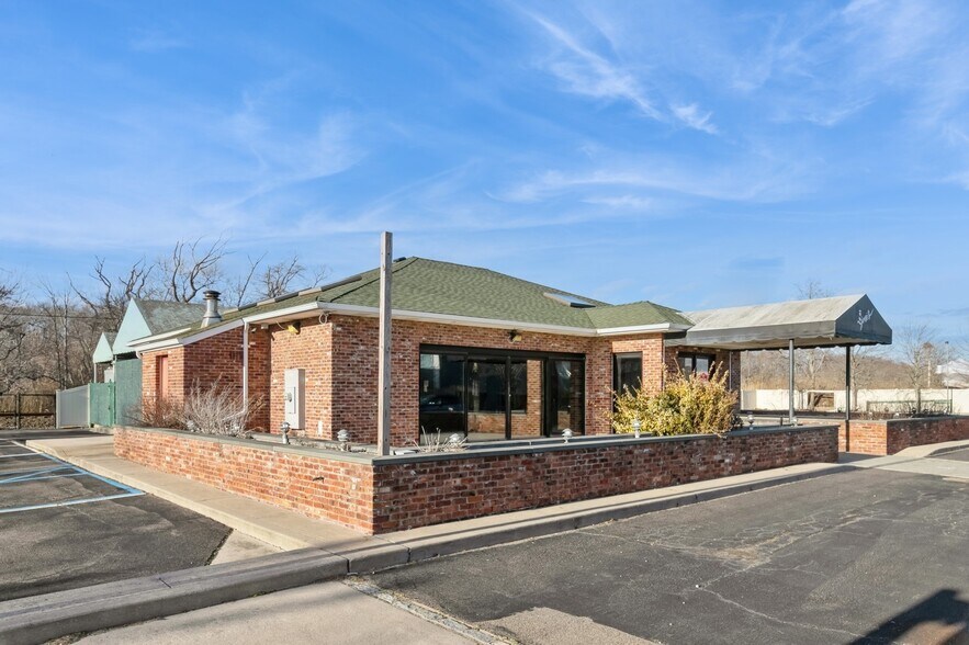 More Photos Of 62375 Rt-25, Southold Restaurant For Sale