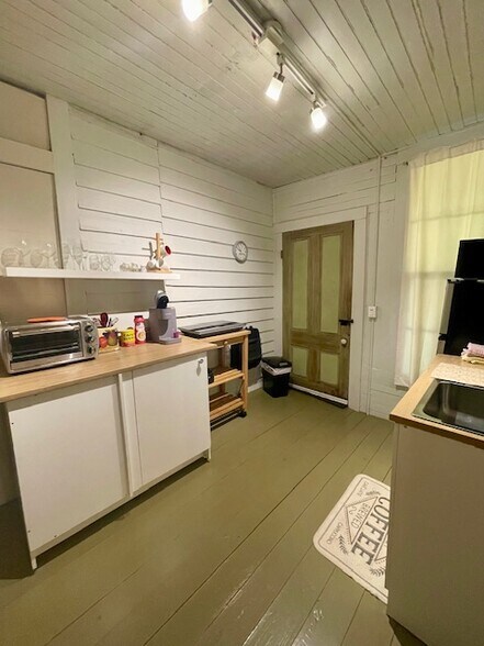 More Photos Of 85 Main St, Georgetown Specialty For Sale