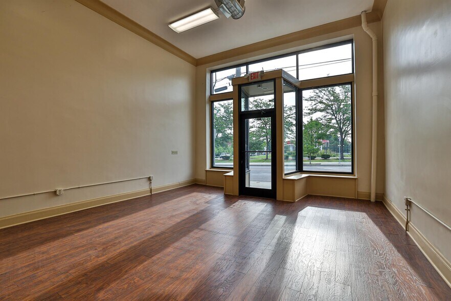 More Photos Of 3235-3245 Woodburn Ave, Cincinnati Storefront For Sale