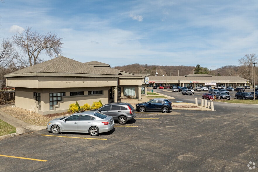 More Photos Of 1562 Akron Peninsula Rd, Akron Storefront For Sale