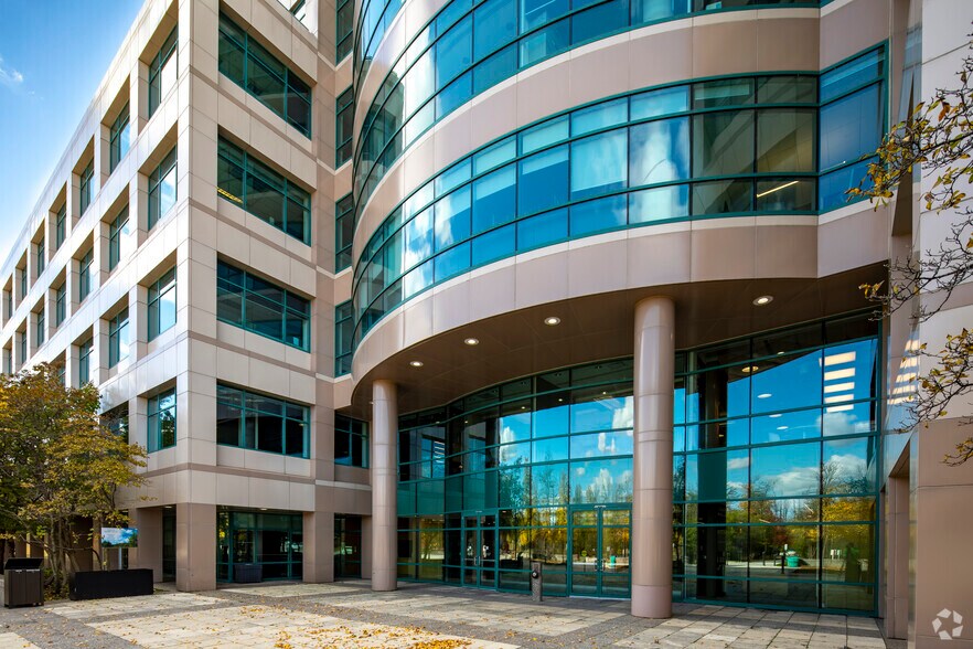 More Photos Of 5150 Spectrum Way, Mississauga Office For Lease