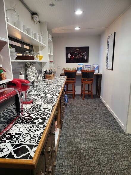 More Photos Of 7451 Monterey St, Gilroy Storefront Retail Office For Sale