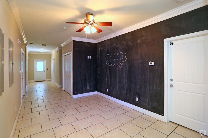 More Photos Of 1602 Airport Dr, Tallahassee Apartments For Sale