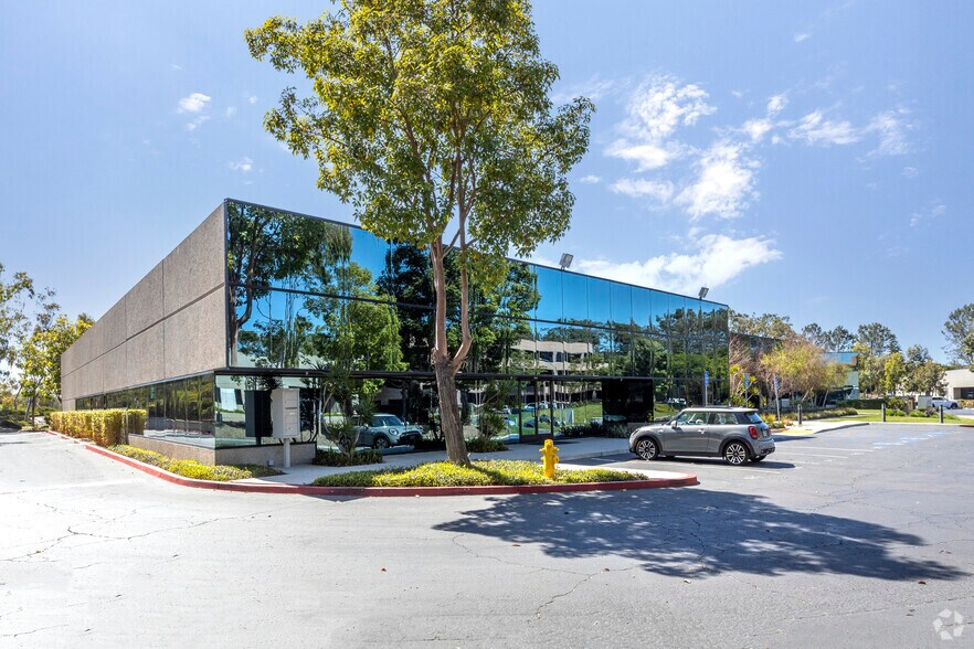 More Photos Of 5015 Shoreham Pl, San Diego Loft Creative Space For Sale