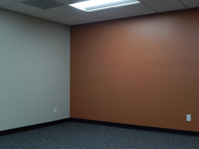 More Photos Of 1480 E Bethany Home Rd, Phoenix Office For Lease
