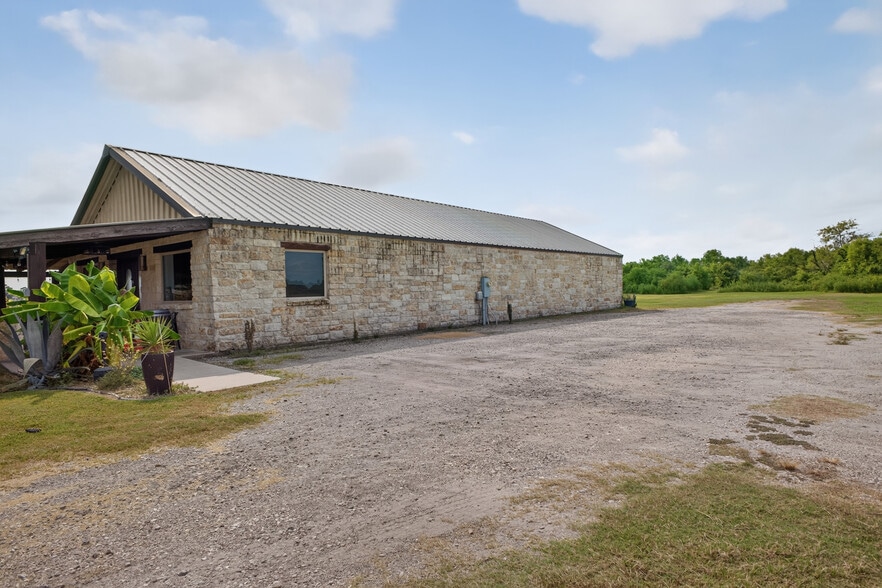 More Photos Of 14773 Coon Rd, Winnie Storefront Retail Residential For Sale