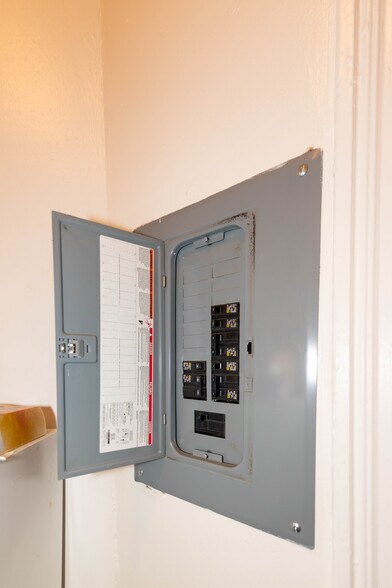 More Photos Of 46 W Biddle St, Baltimore Apartments For Sale